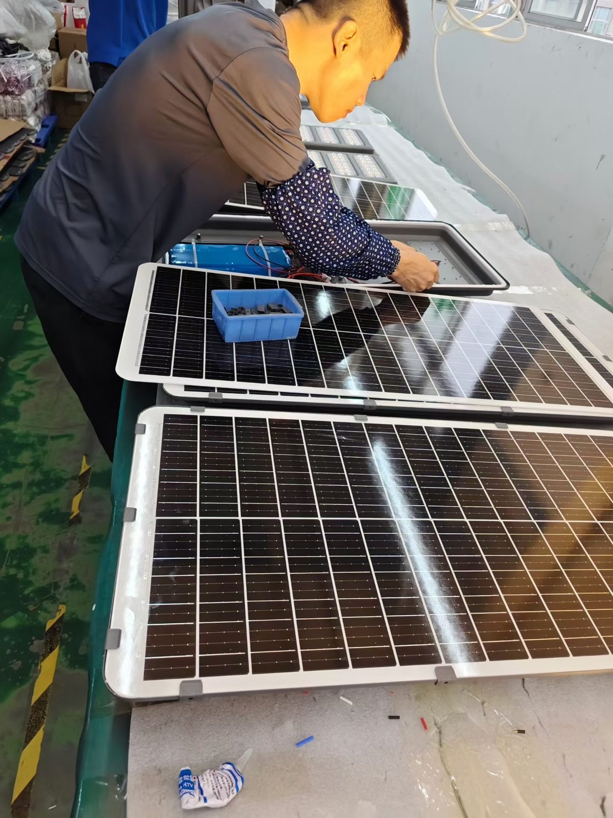 Monocrystalline solar panel assembly for solar street lights — Solarens manufacturing